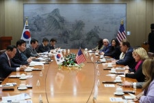 국회 온 美하원의원단 尹, 환상적…김진표 의원연맹 만들자