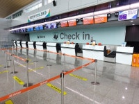 텅텅 빈 무안공항, 옆에선 2조원 들여 철도공사로 분주