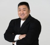 돌아온 마석도 형사 “제 연골과 주먹과 영혼을 갈아넣었죠”