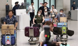 괌 탈출 188명 인천공항 도착…한국 땅 착륙하자 환호 쏟아졌다