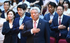 권익위 尹상사 김홍일, 실세 떴다…이재오 황금기 재현 기대