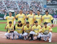 ‘만원사례’ 사직 올스타전…롯데 레전드 5인이 반겼다