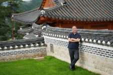 한옥 방안에 웬 욕조가? 8년 공들인 영월 산속 파격 호텔 [더 하이엔드]