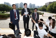 [단독] '로톡 징계' 미룬 법무부, 작년 미국 출장 뒤엔 