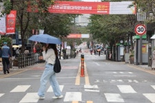 다 죽는다 연세로 차 없는 거리에 서울시∙서대문구 충돌, 왜