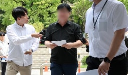 고교 동창 잘못된 우정…BNK 경남은행 1300억 횡령 공범 기소