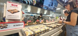 (주)KR산업이인(상)휴게소십원빵 | "한국보다 맛있다" 김밥 1000줄 완판, 십원빵에 줄서는 이곳