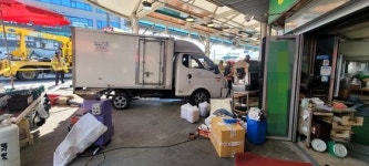 [속보] 성남 모란시장 상가로 1t 트럭 돌진…8명 부상