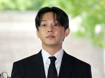 대마 피우다 유튜버에 걸린 유아인, “너도 해봐라” 공범 만들었다