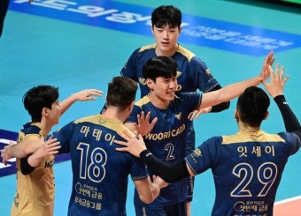 남자배구 우리카드, 한국전력 잡고 선두 도약