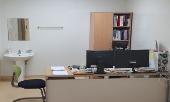 32개월 만에 문 연다…백령도 산부인과 나타난 70대 구세주