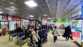 혹한 속 버스 2시간 기다렸다 병원행도 포기하는 서산 주민 [르포]