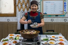 수라상 버금 가는 20첩 한정식...강진 가면 꼭 맛볼 음식은?
