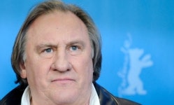 "직급 낮은 여성 표적" 성추문 국민배우 폭로한 