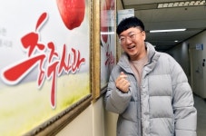B급 감성으로 935만뷰 대박…6급 초고속 승진 충주맨의 비결 [영상]