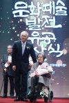 양희은·희경 모친상 이렇게 가실 줄 몰랐는데…안녕 엄마