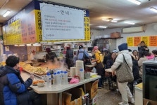 “굿바이, 만나분식” 학생·주부·어르신 줄섰다