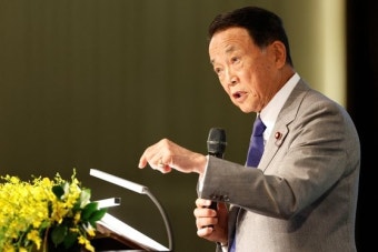 日정부, 벌써 트럼프와 접촉 모색...'골프 친구' 아소가 나섰다