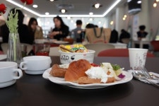 학생 열광한 천원 아침밥…정부 지원 늘려도 대학은 관둘래