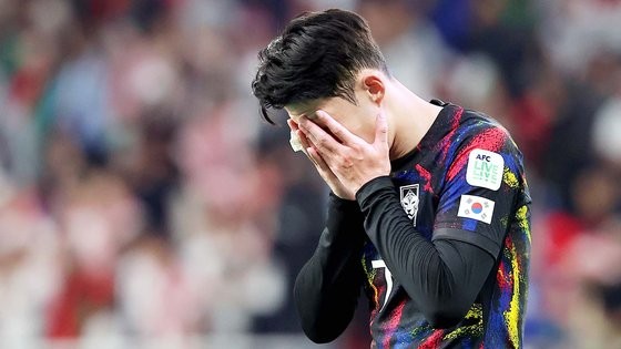 손흥민, 토트넘 훈련 복귀...프랭크 감독과의 만남으로 운명 결정?