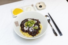 문막엔 로봇이 만든 갈비탕, 천안삼거리선 원조 짜장면 한 그릇