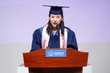 이효리 인생은 독고다이…모교 졸업식 뒤집은 파격 축사