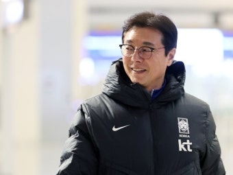 황선홍, 올림픽·국대 감독 다 맡는다