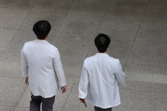 복귀 전공의 '색출 명단' 나돌자…경찰은 '구속수사' 칼 빼들었다