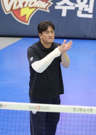 대전의 봄이 왔다… 7년 만의 봄배구에 미소지은 고희진 정관장 감독