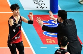 여자배구 정관장, GS에 3-0 승리… 7연승으로 플레이오프 직행