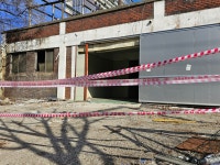 일감 반토막...쓰러지는 중기, 이젠 팔 수 있는 게 공장뿐