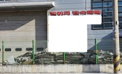 일감 반토막...쓰러지는 중기, 이젠 팔 수 있는 게 공장뿐