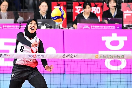 정관장, 현대건설에 위력 발휘하며 2위 도전, 흥국생명 6연승으로 선두 독주