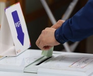 이장이 차로 유권자 투표소에 데려다 줘 112 신고…경찰 내사