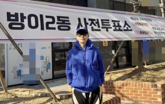 사전투표 인증샷 올린 '파란 점퍼' 이승환…선거 전날 SNS 보니
