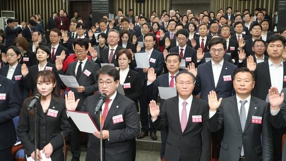 국민의힘 전당대회, 후폭풍 속 색출 논란 현 상황을 반영