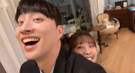 휠체어서 우뚝 일어선 박위…송지은 