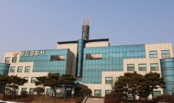 명훈오토바이쎈타 | 사람 쳐놓고 "몰랐다"…오토바이 운전자 낀 채로 6㎞ 달린 트럭