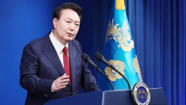 尹 아내 현명하지 못한 처신 사과…특검, 정치공세 아닌가 [취임 2주년 회견]