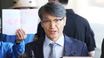 '디올백' 최재영 목사 검찰 출석…