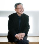 그의 미소처럼…서러운 이들 시로 보듬었다