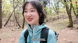 여자 혼자 오면 안돼…혼자 등산하던 유튜버 혼쭐낸 중년 여성