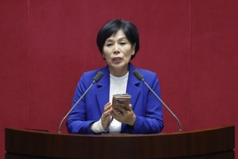 방통위 임명장 대신 과방위 잡은 최민희…野 