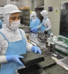 얼려도 옆구리 안 터져…KIMBAP 인기에 김 40만장 쓴다 [르포]