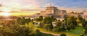 김정은 김일성 30주기 금수산궁전 참배…김정은 배지 또 등장