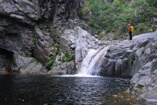 우당탕 쏟아진 폭포에 더위가 싹~…응봉산 숨은 계곡 셋
