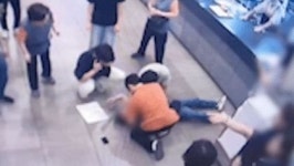 학생식당서 갑자기 쓰러진 50대…학생 3명 달려와 목숨 살렸다