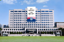 [속보] 용산 대통령실 청사에 北 쓰레기풍선 낙하…처리중