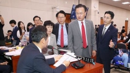 X신 같은게 지가 뭔데 이리 와봐…막말 시궁창 된 국회