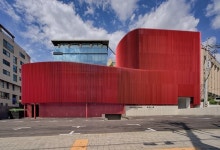 1000억 K-패션 만든 우영미의 뚝심…36년 만의 첫 외도 [비크닉]